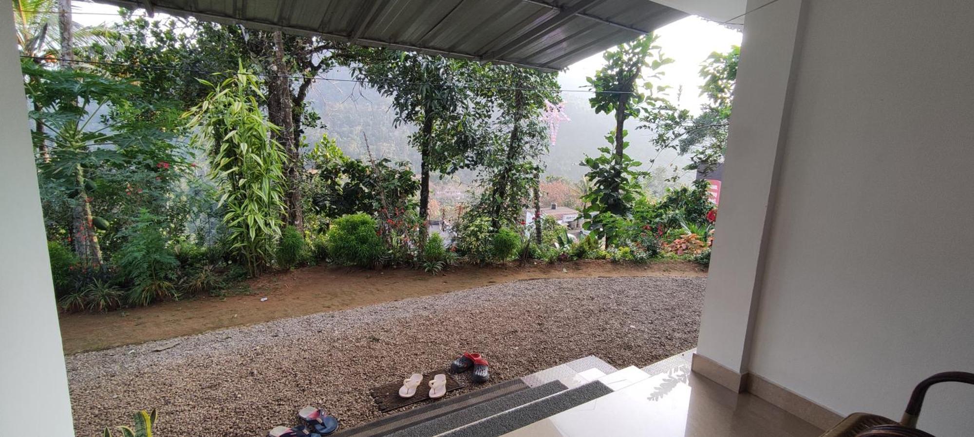 Koonamparayil Home Stay Munnar Anaviratty-Family Only Exterior foto